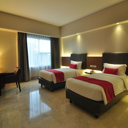 Demelia Hotel Макасар Экстерьер фото