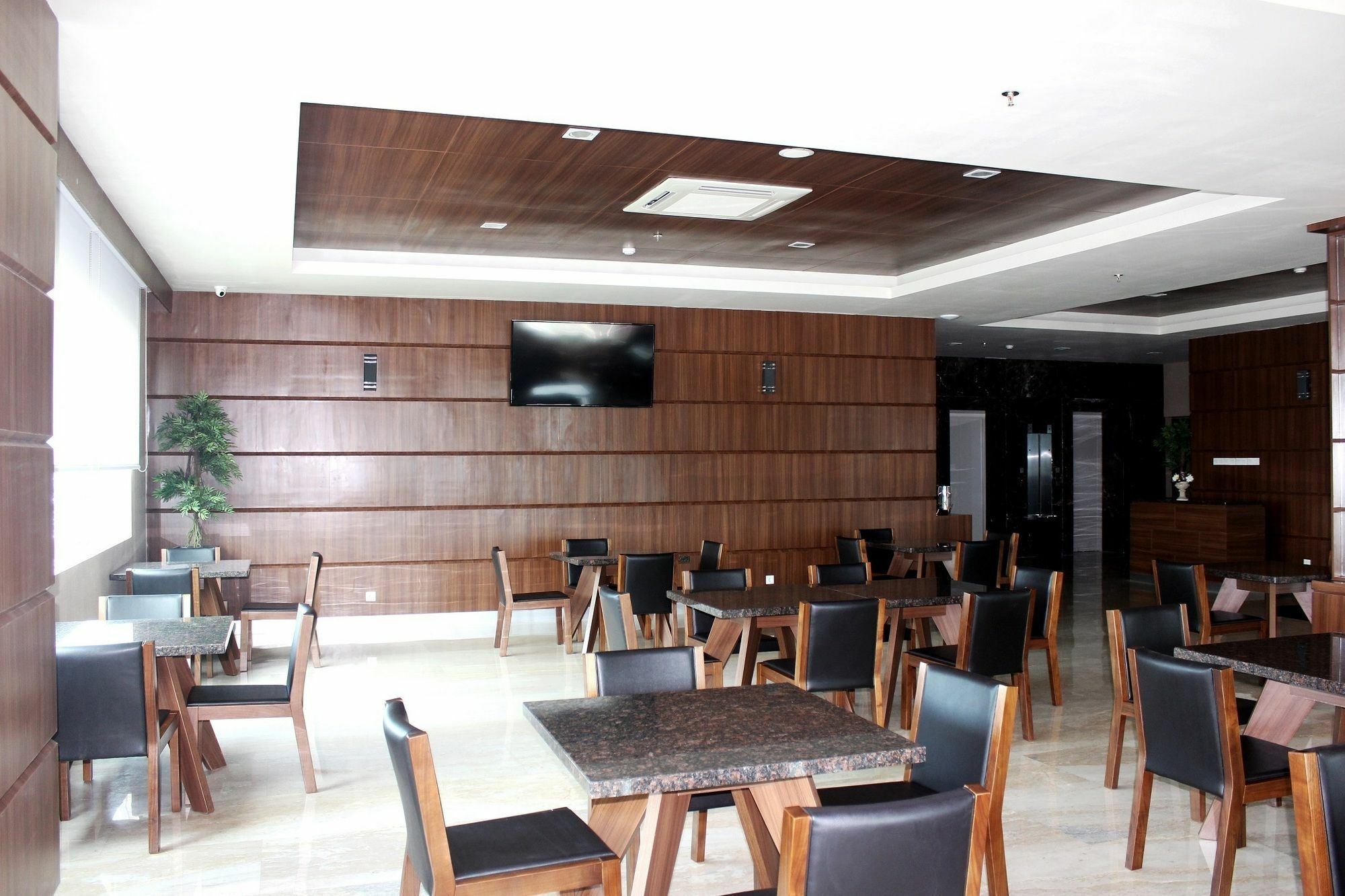 Demelia Hotel Макасар Экстерьер фото