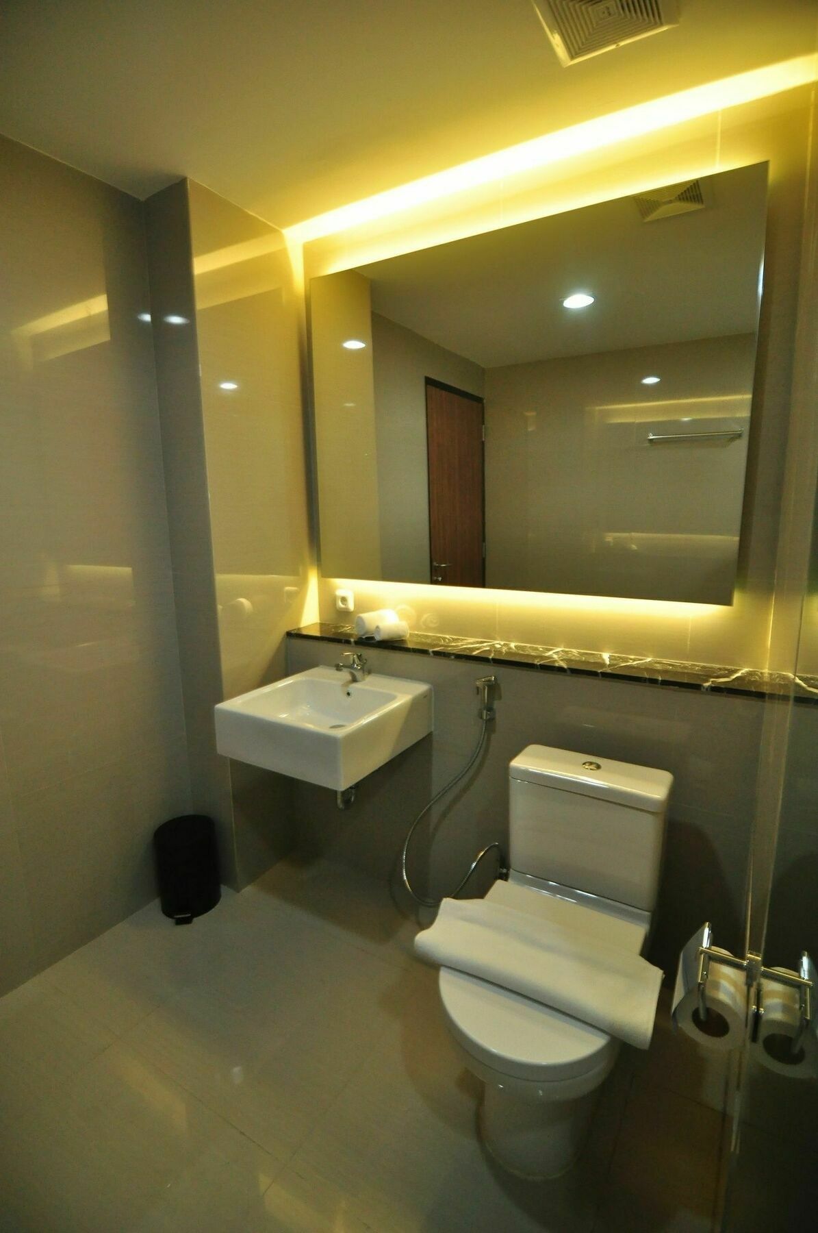 Demelia Hotel Макасар Экстерьер фото
