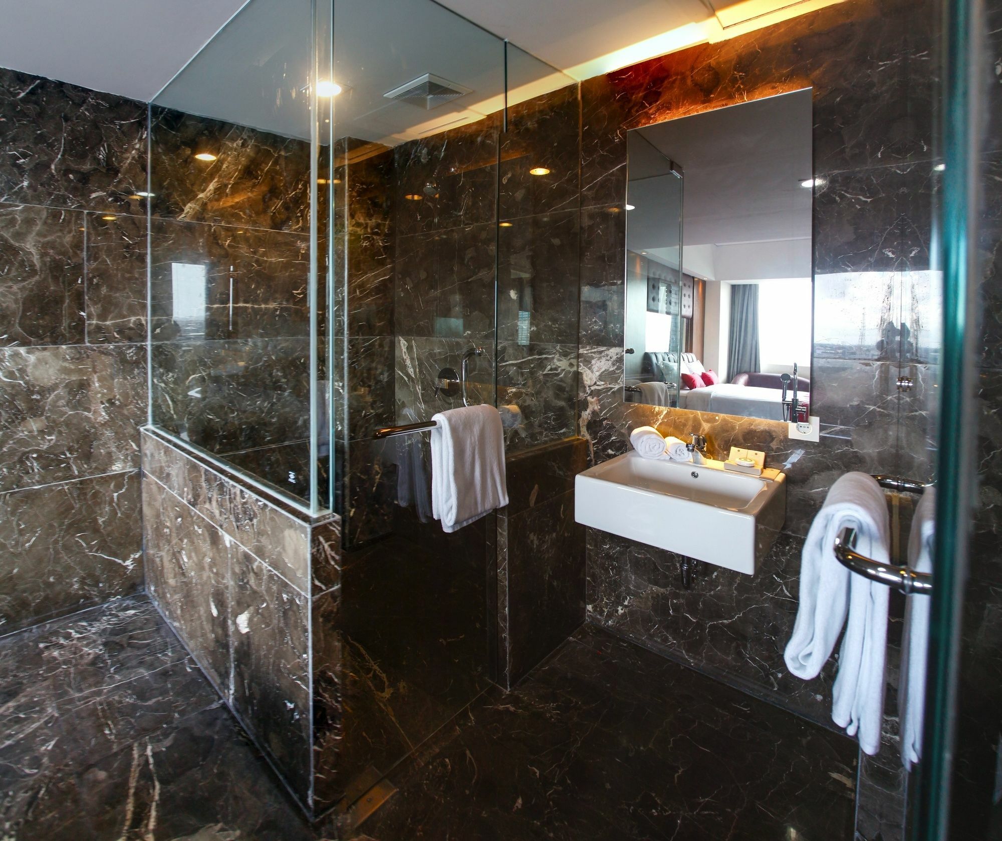 Demelia Hotel Макасар Экстерьер фото